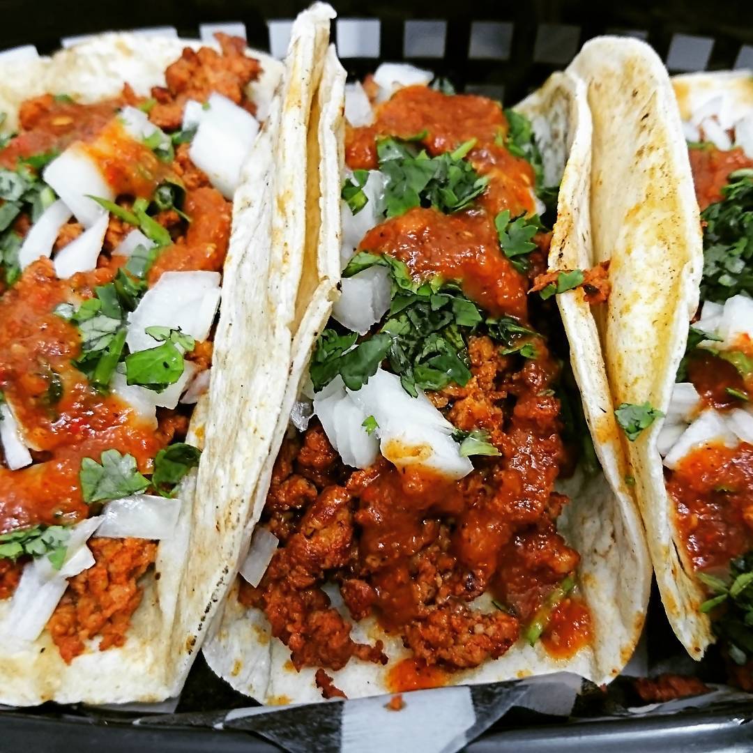 Un resto de Montréal t'offre les tacos à 1$ demain seulement