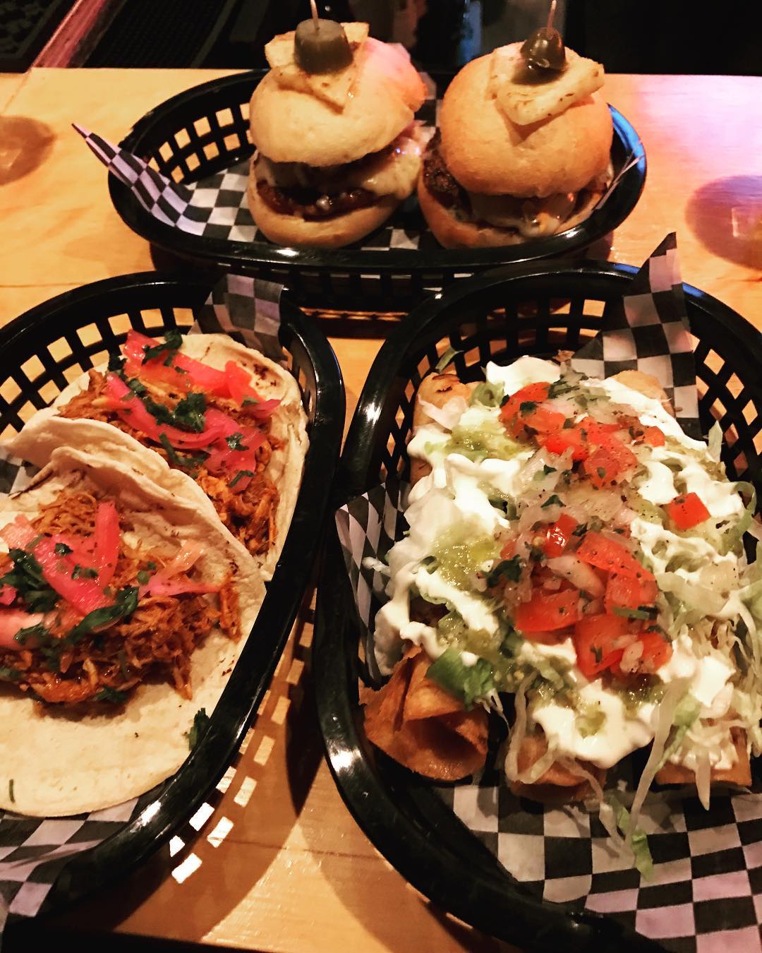 Un resto de Montréal t'offre les tacos à 1$ demain seulement