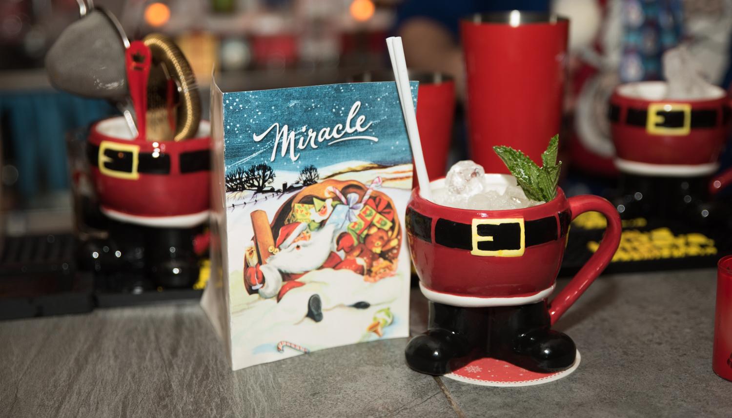 Le bar de Noël Miracle Montréal est de retour cette année et on ne se peut déjà plus tellement on a hâte!