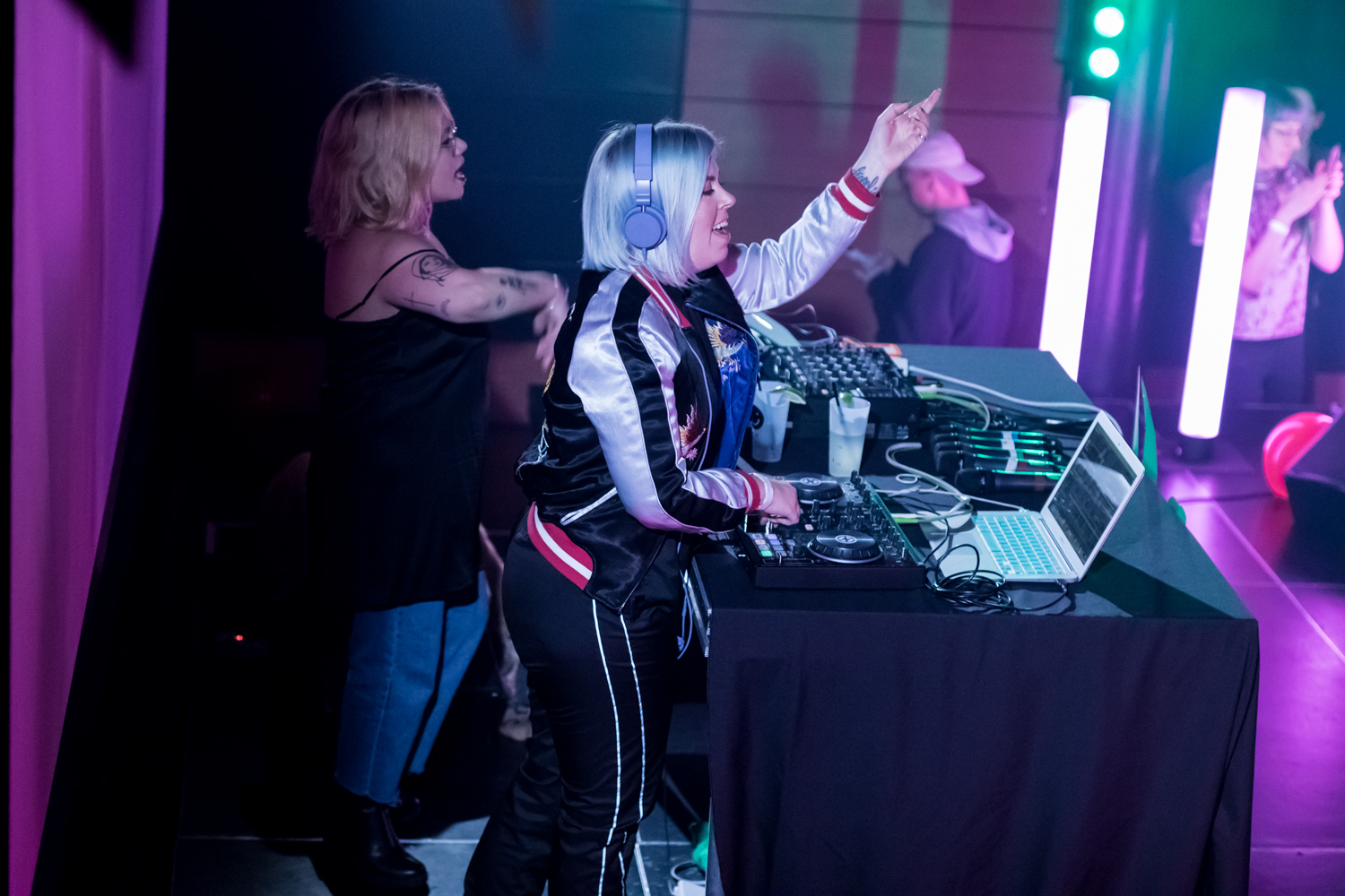 Party de Noël festif et tout sauf plate gracieuseté de Dead Obies (PHOTOS)