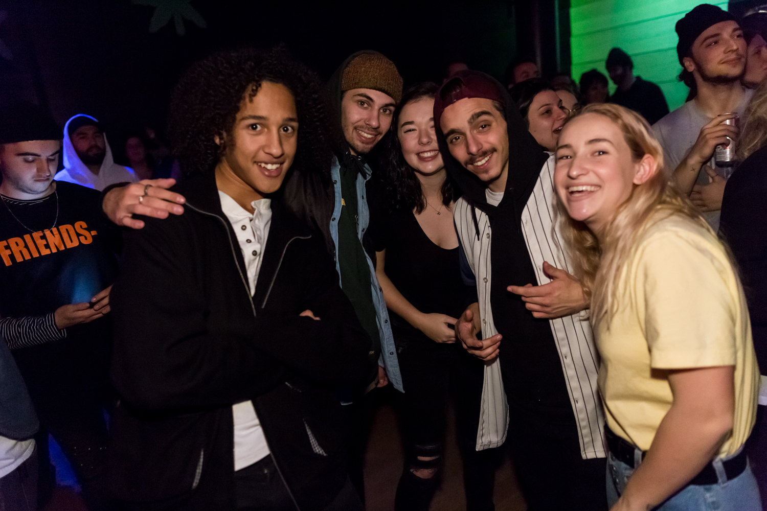 Party de Noël festif et tout sauf plate gracieuseté de Dead Obies (PHOTOS)