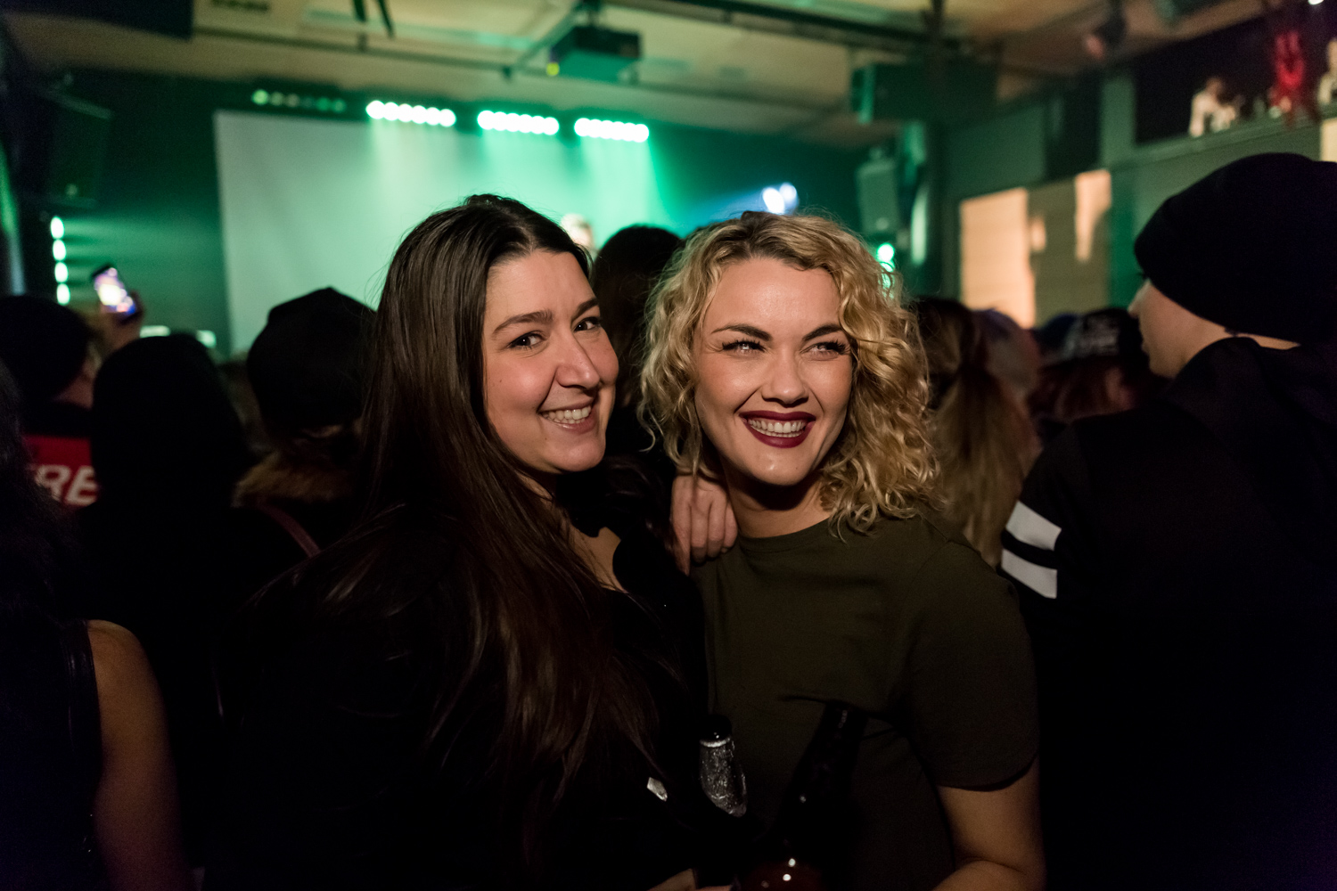 Party de Noël festif et tout sauf plate gracieuseté de Dead Obies (PHOTOS)