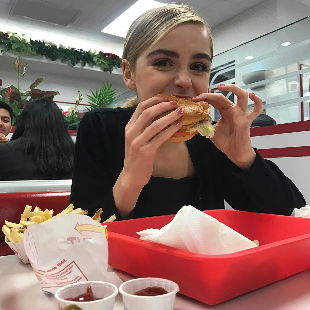 15 photos de l'actrice qui interprétera Sabrina l'apprentie sorcière dans la nouvelle série de Netflix