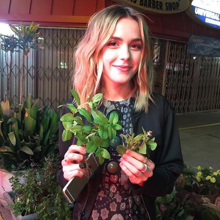 15 photos de l'actrice qui interprétera Sabrina l'apprentie sorcière dans la nouvelle série de Netflix