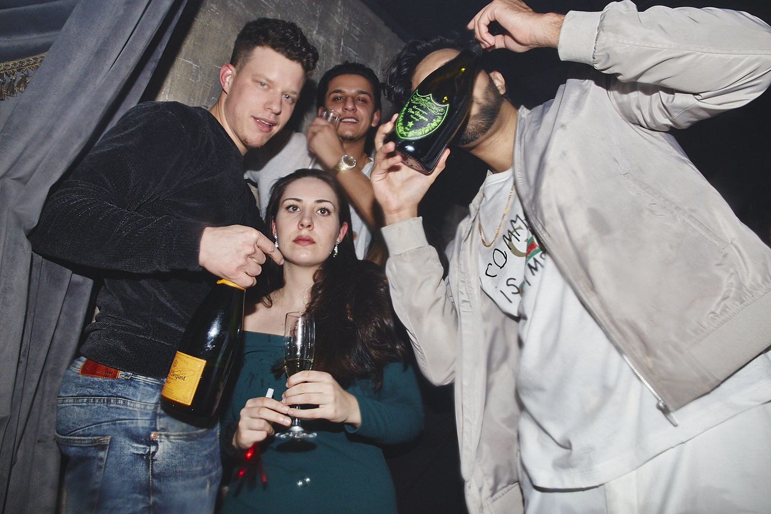 Nuit sexy et très chaude à École Privée pour le Nouvel An 2018 (PHOTOS)