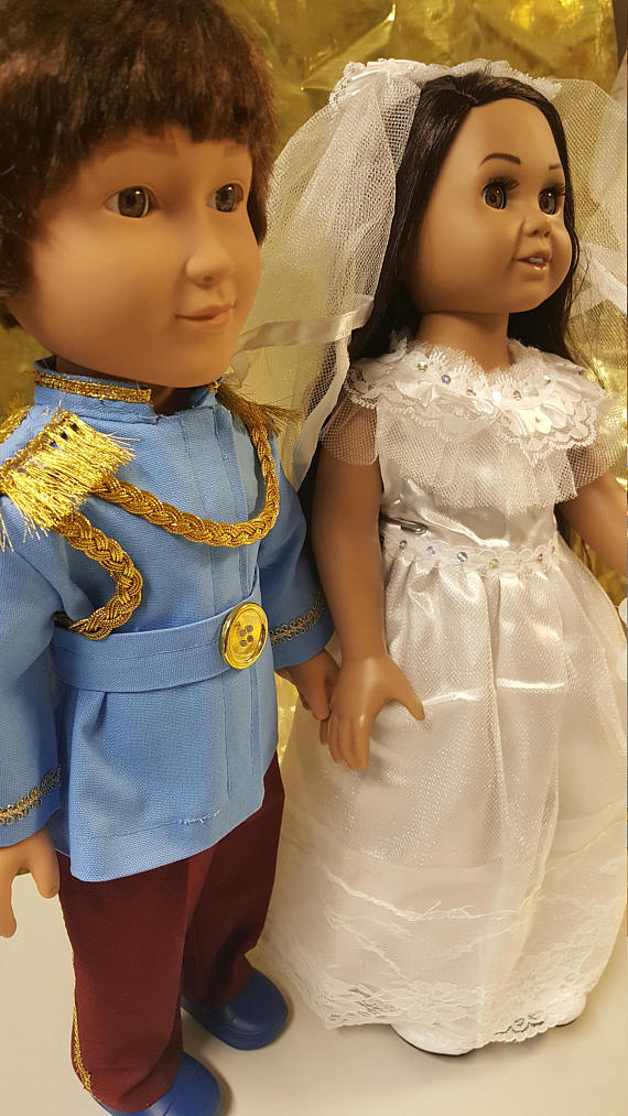 Ces poupées du Prince Harry et Meghan Markle ressemblent à tout sauf au couple royal (PHOTOS)