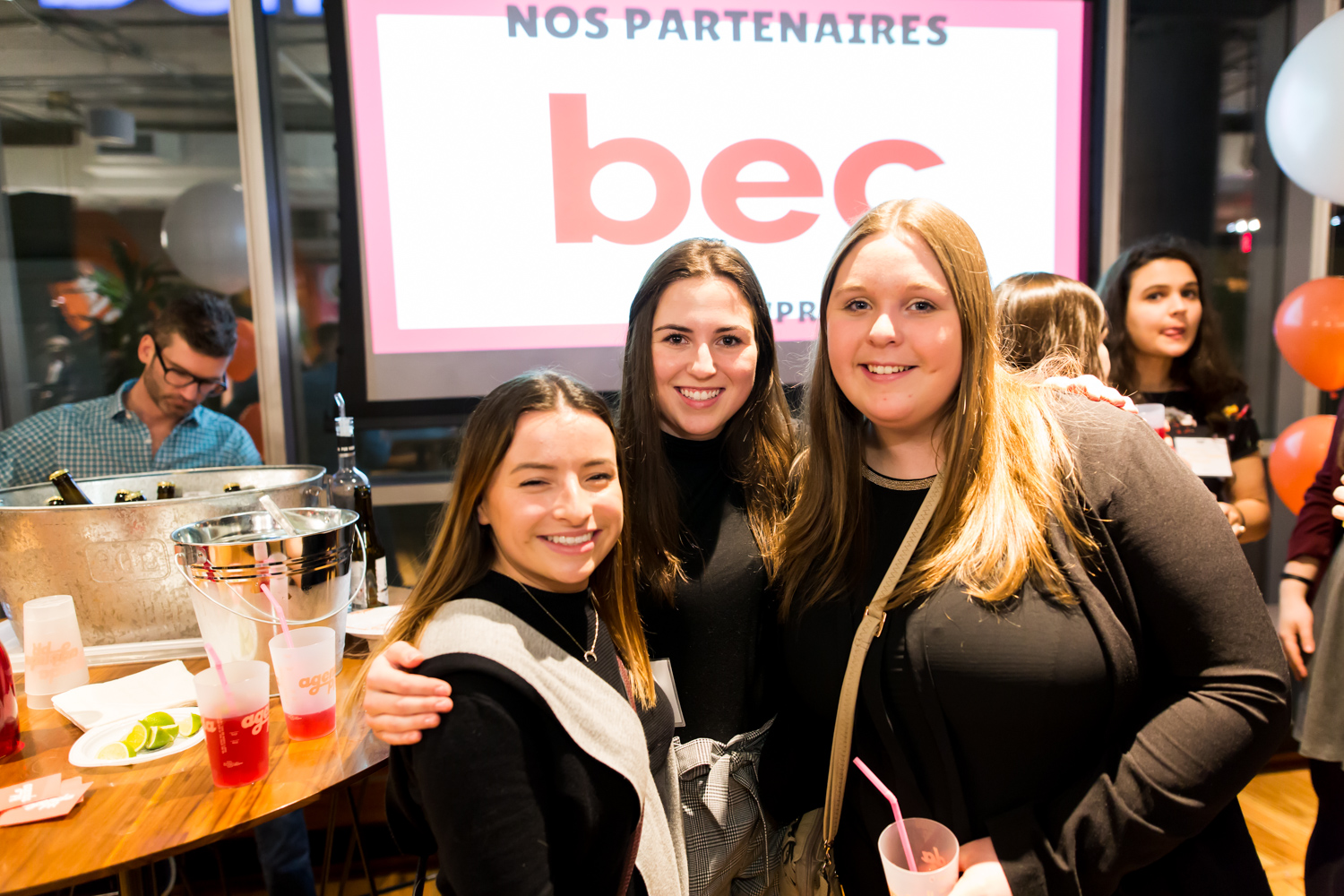 Mur de beignes, pizzas et cocktails pour le sympathique 5@7 d'Agenda PR (PHOTOS)