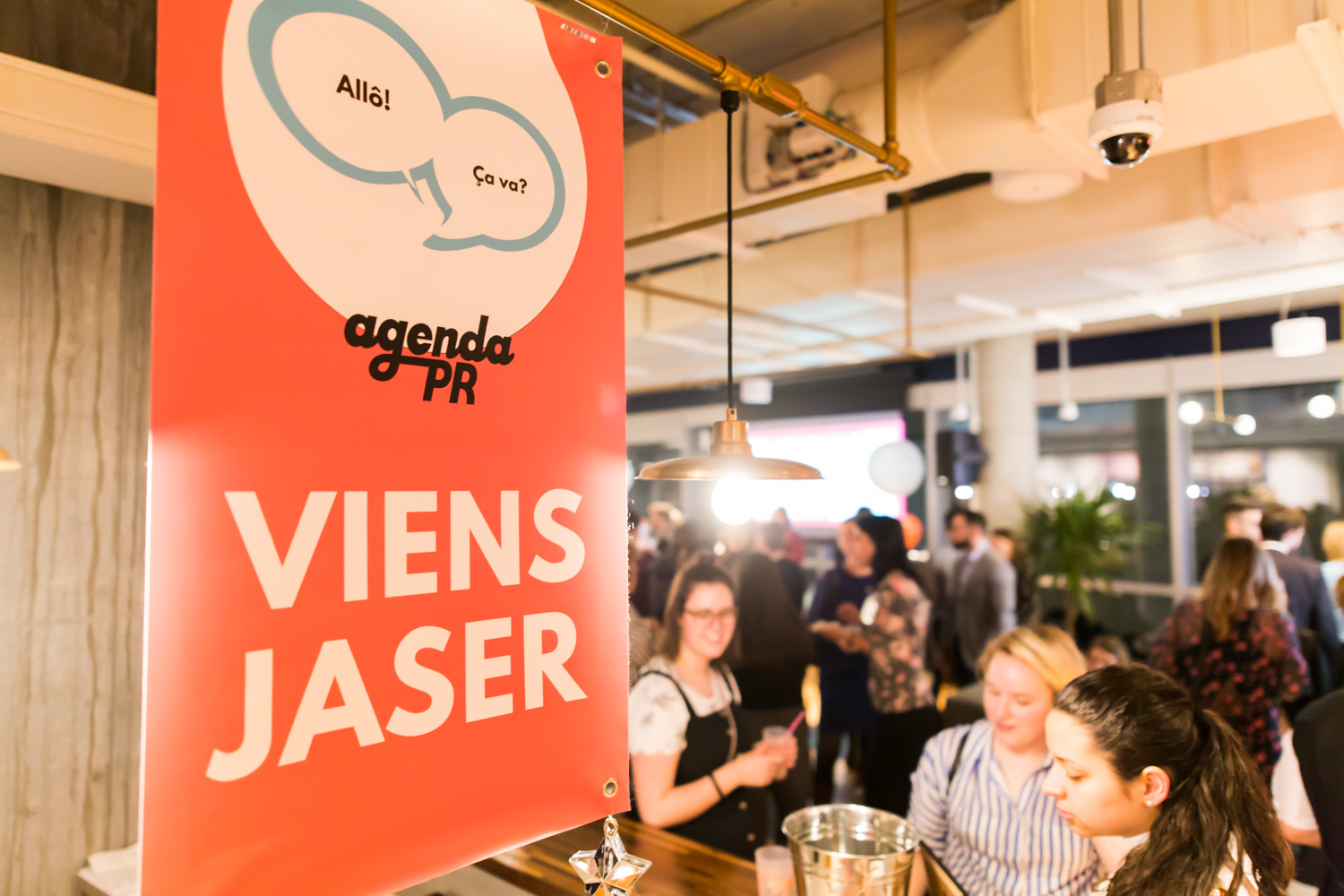 Mur de beignes, pizzas et cocktails pour le sympathique 5@7 d'Agenda PR (PHOTOS)