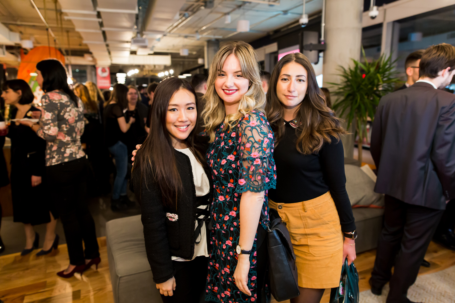 Mur de beignes, pizzas et cocktails pour le sympathique 5@7 d'Agenda PR (PHOTOS)