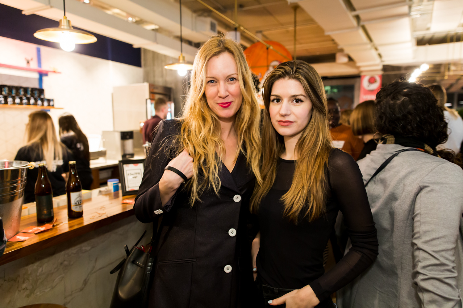 Mur de beignes, pizzas et cocktails pour le sympathique 5@7 d'Agenda PR (PHOTOS)