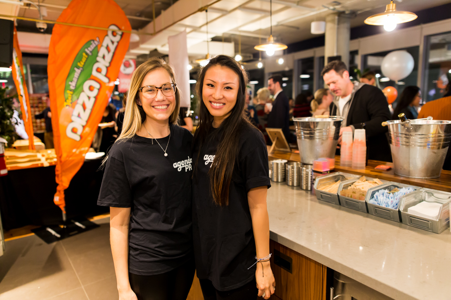 Mur de beignes, pizzas et cocktails pour le sympathique 5@7 d'Agenda PR (PHOTOS)