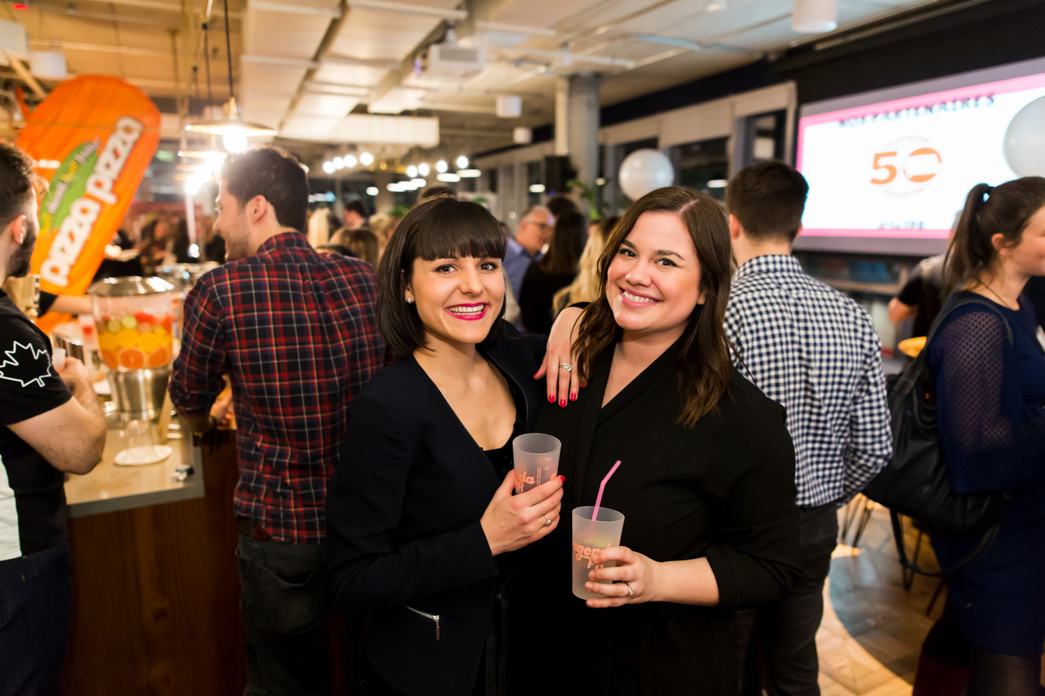 Mur de beignes, pizzas et cocktails pour le sympathique 5@7 d'Agenda PR (PHOTOS)