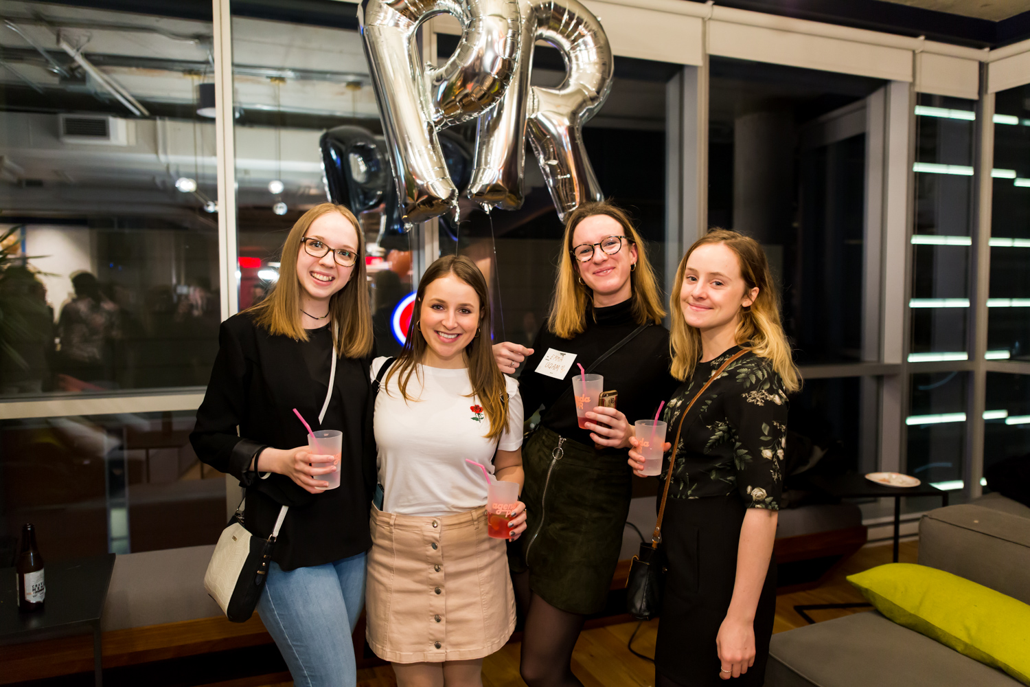 Mur de beignes, pizzas et cocktails pour le sympathique 5@7 d'Agenda PR (PHOTOS)