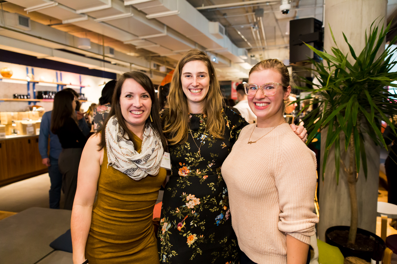 Mur de beignes, pizzas et cocktails pour le sympathique 5@7 d'Agenda PR (PHOTOS)