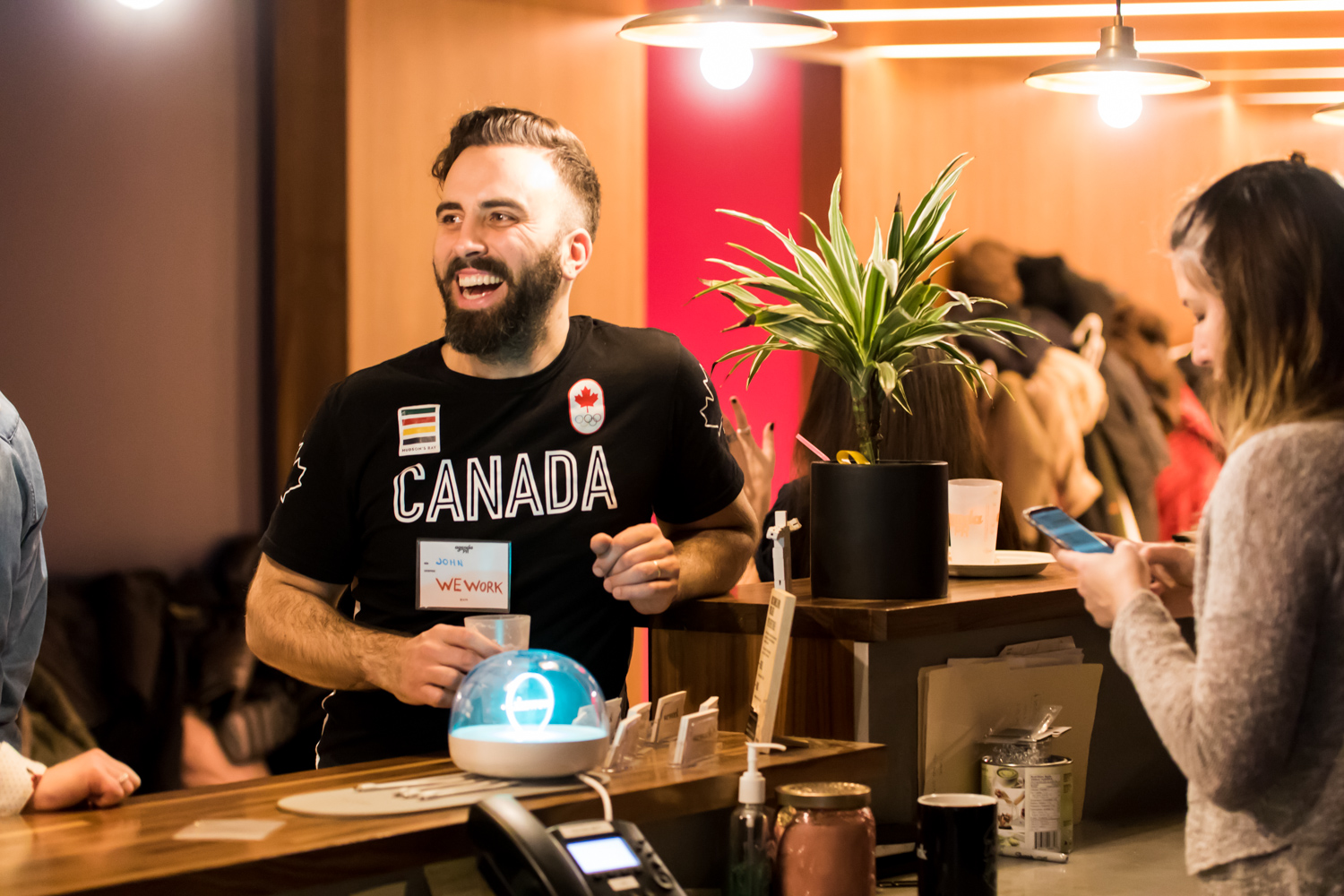 Mur de beignes, pizzas et cocktails pour le sympathique 5@7 d'Agenda PR (PHOTOS)