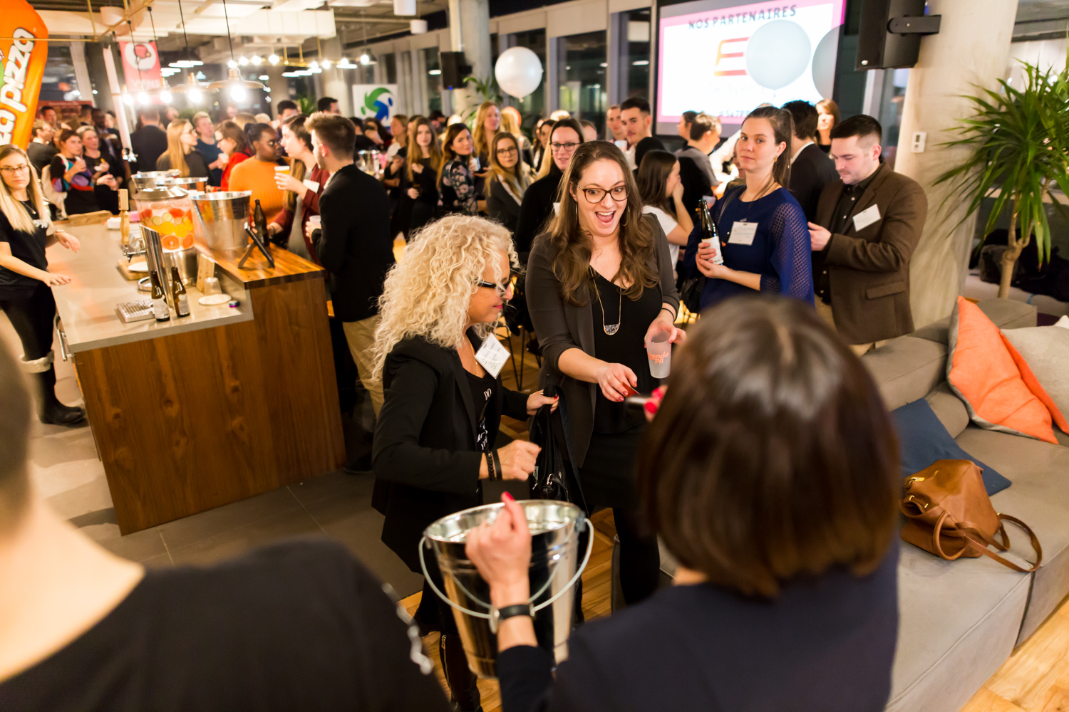 Mur de beignes, pizzas et cocktails pour le sympathique 5@7 d'Agenda PR (PHOTOS)