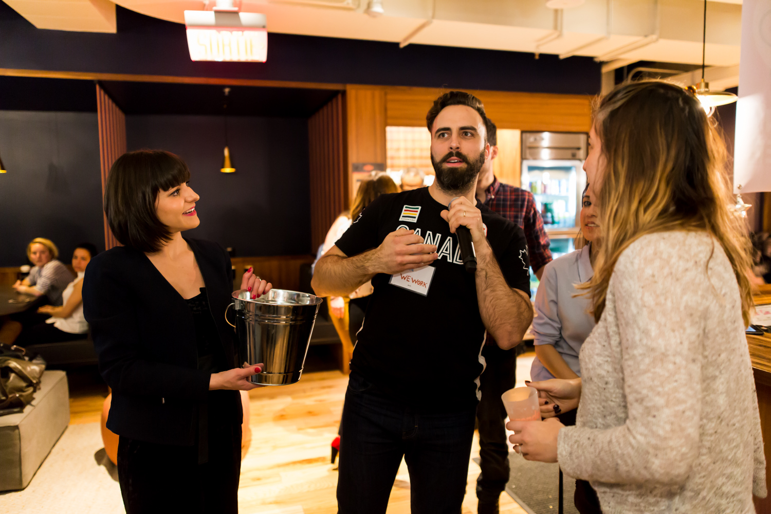 Mur de beignes, pizzas et cocktails pour le sympathique 5@7 d'Agenda PR (PHOTOS)