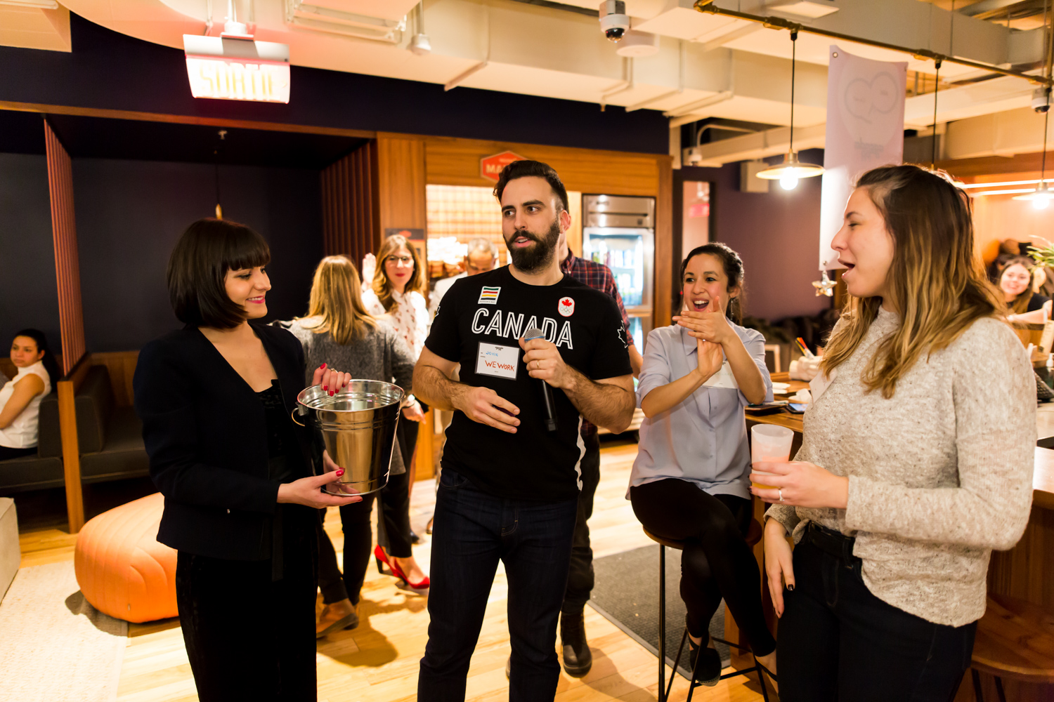 Mur de beignes, pizzas et cocktails pour le sympathique 5@7 d'Agenda PR (PHOTOS)