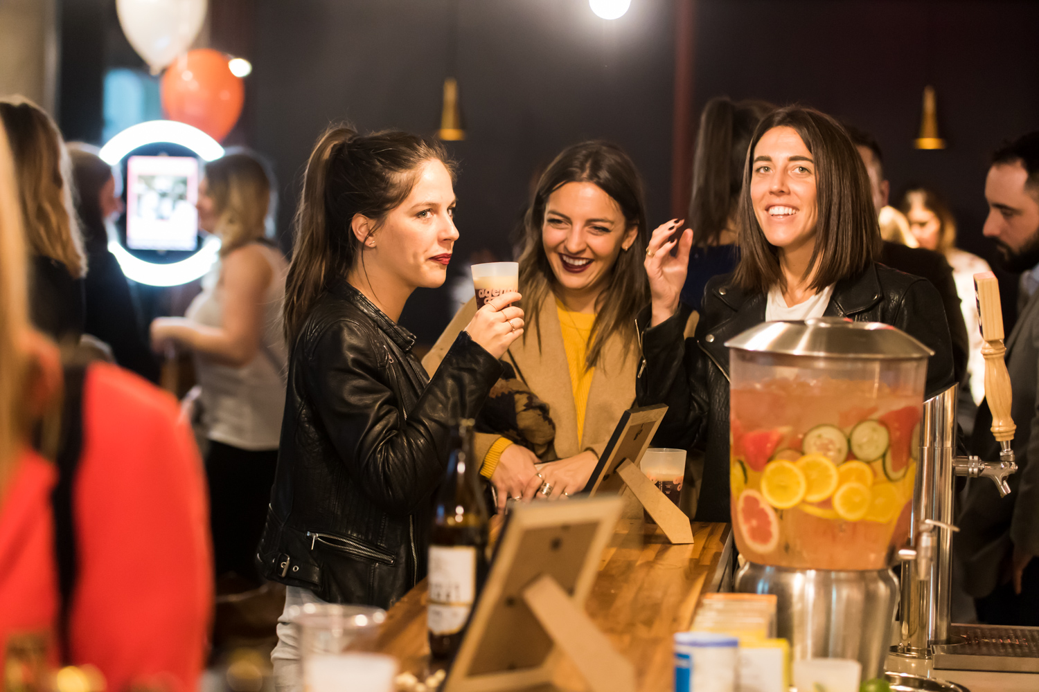 Mur de beignes, pizzas et cocktails pour le sympathique 5@7 d'Agenda PR (PHOTOS)