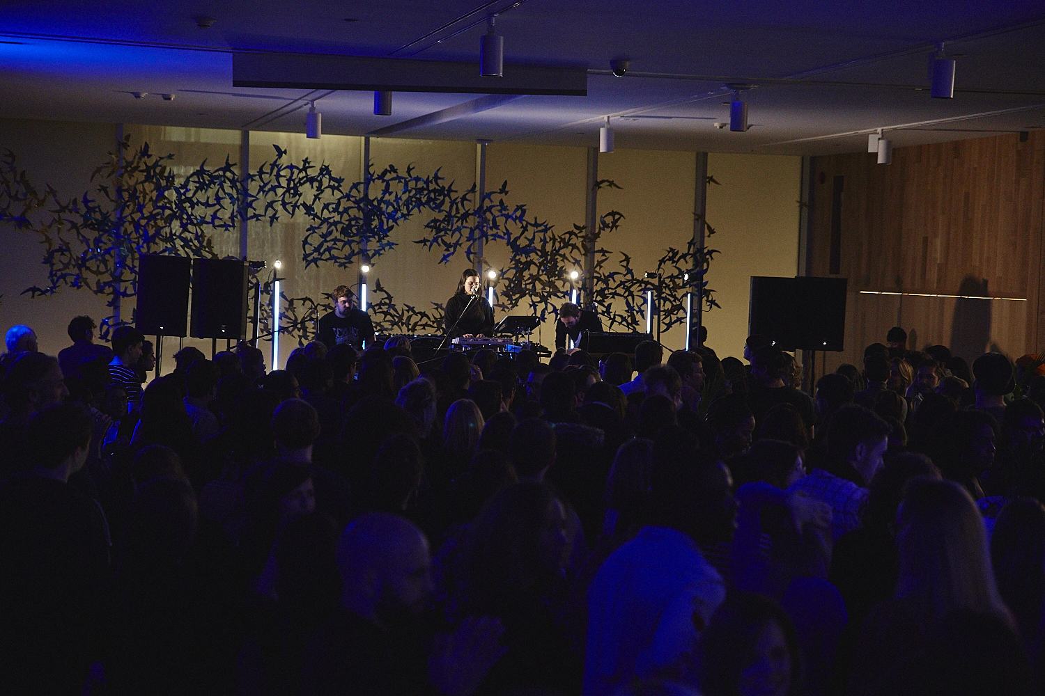 Kroy ensorcelle les Montréalais lors de la soirée Clairs-Obscurs du MBAM (PHOTOS)