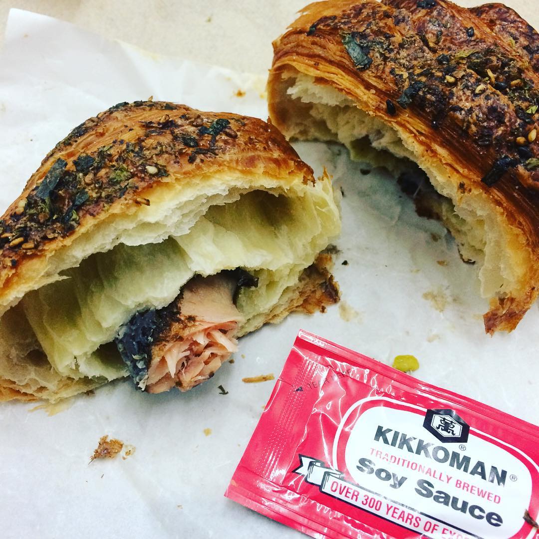 10 photos du « croissushi », le nouvel hybride culinaire weird, mais ben tendance sur Instagram