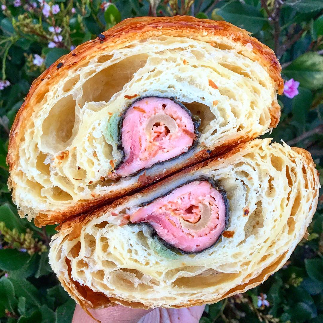10 photos du « croissushi », le nouvel hybride culinaire weird, mais ben tendance sur Instagram