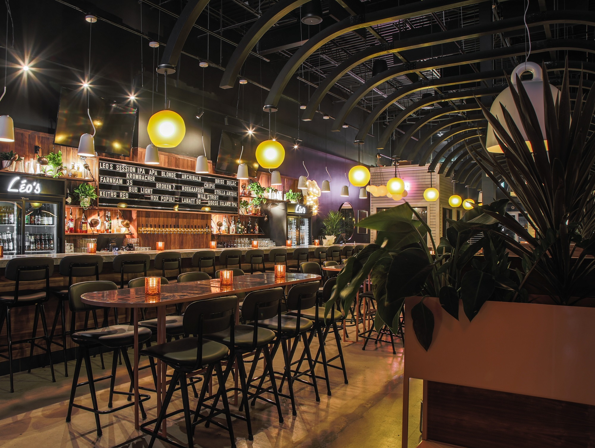 Un très cool nouveau bar ouvre ses portes à Montréal et ça vaut le détour (PHOTOS)