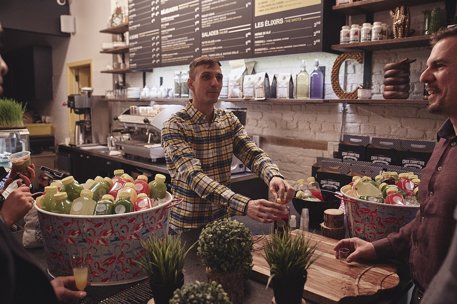 Crux Comptoir débarque dans le Vieux avec ses jus pressés à froid et ses légendaires bols d'açaïs (PHOTOS)