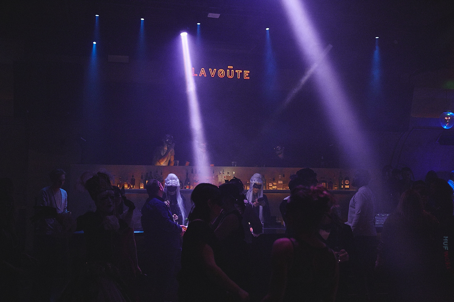 La Voûte célèbre le Mardi Gras avec une soirée carnavalesque des plus sexy (PHOTOS)