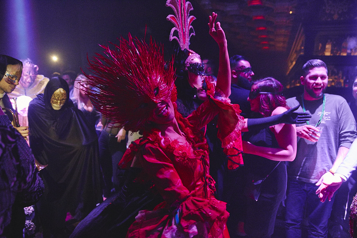 La Voûte célèbre le Mardi Gras avec une soirée carnavalesque des plus sexy (PHOTOS)