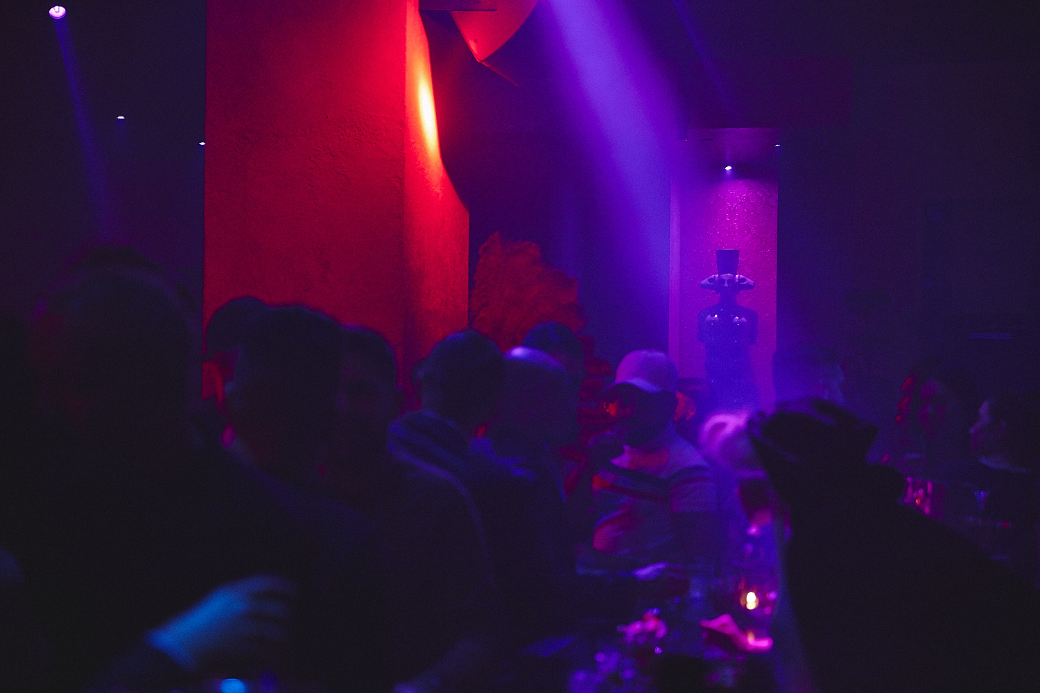 La Voûte célèbre le Mardi Gras avec une soirée carnavalesque des plus sexy (PHOTOS)