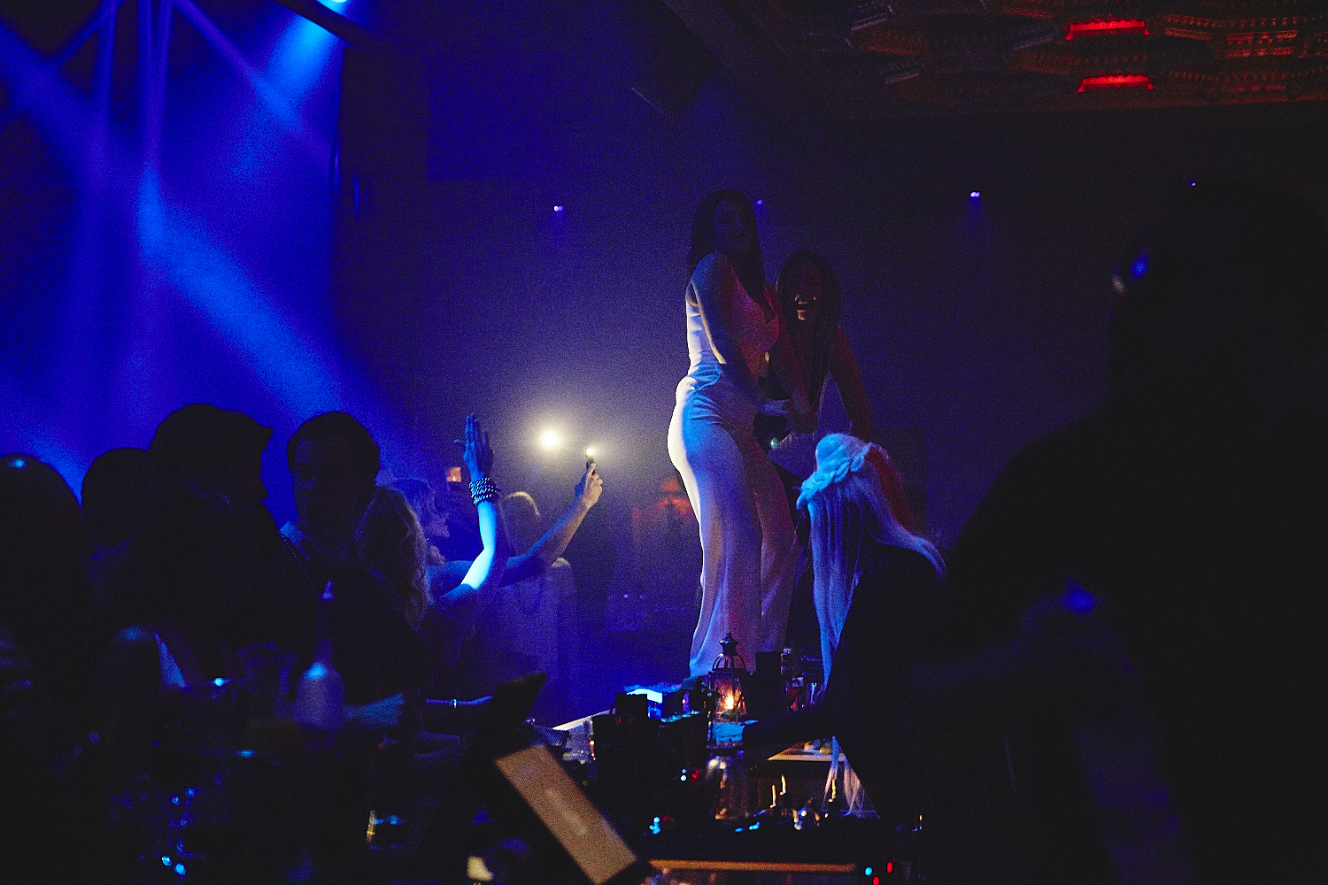 La Voûte célèbre le Mardi Gras avec une soirée carnavalesque des plus sexy (PHOTOS)