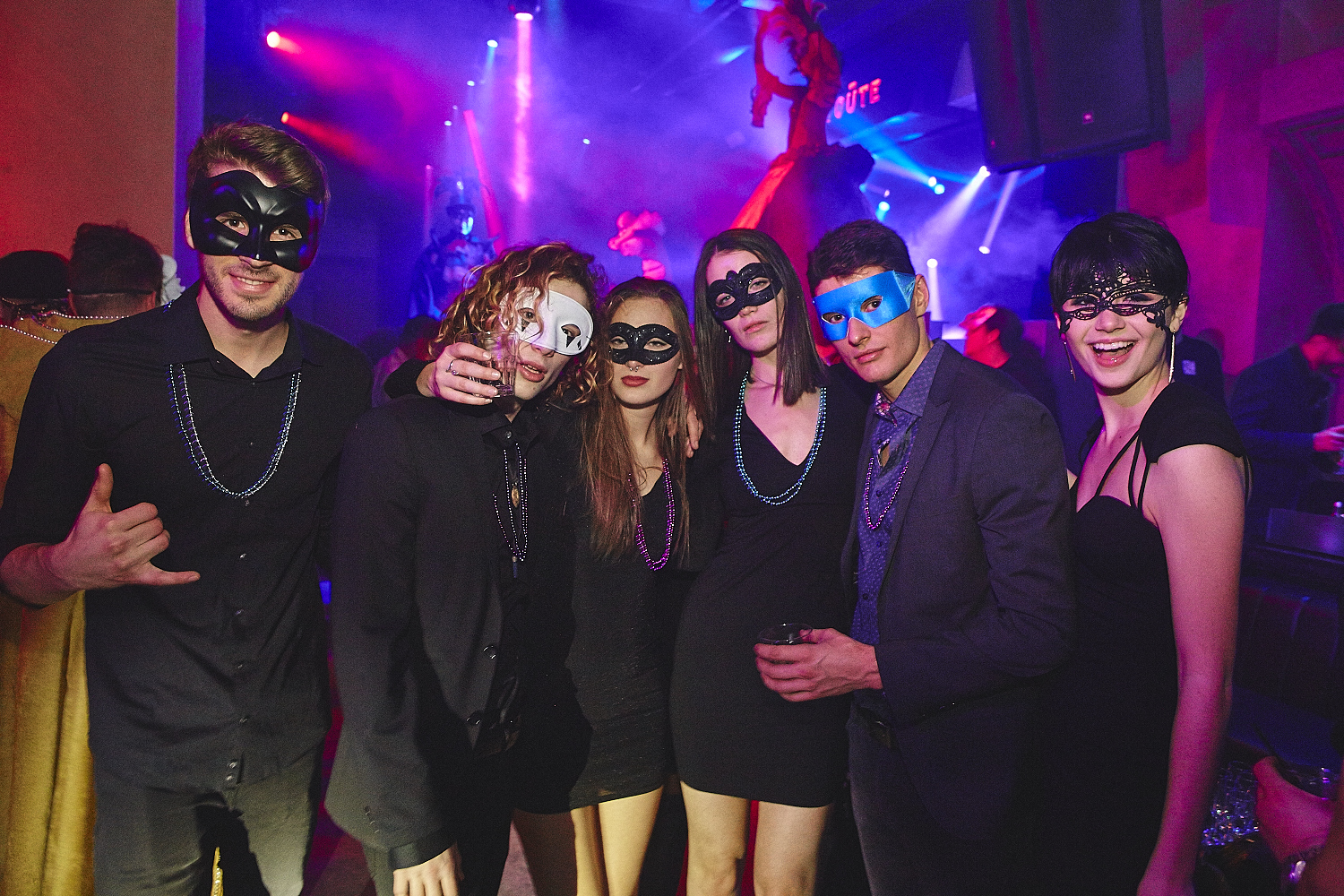 La Voûte célèbre le Mardi Gras avec une soirée carnavalesque des plus sexy (PHOTOS)