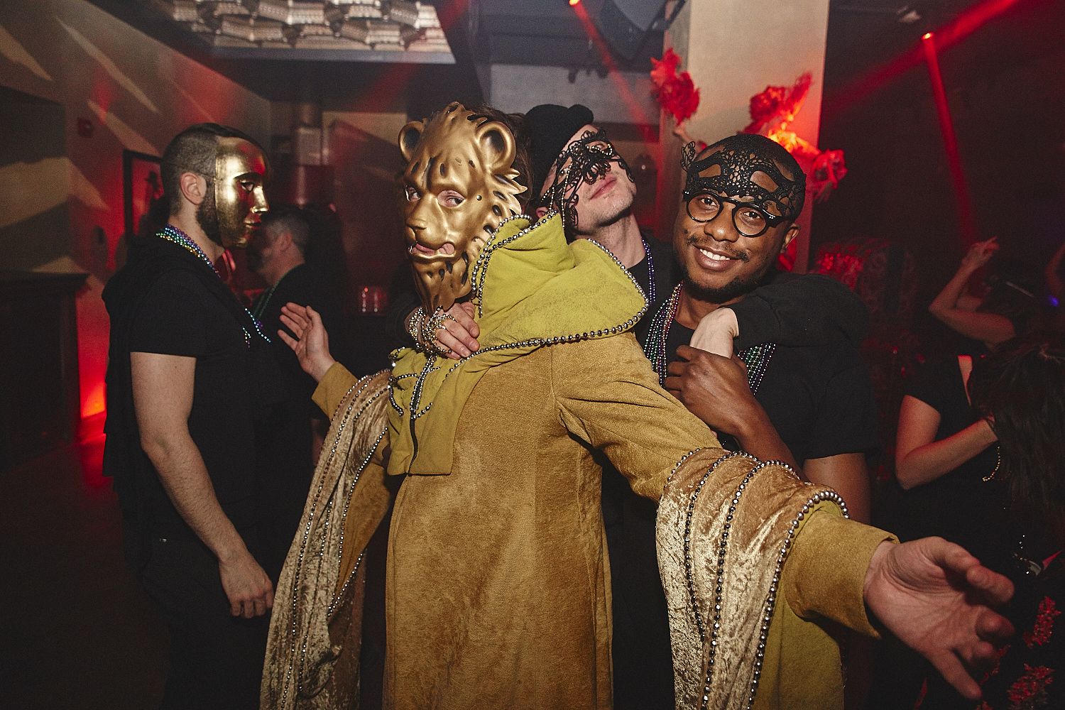 La Voûte célèbre le Mardi Gras avec une soirée carnavalesque des plus sexy (PHOTOS)