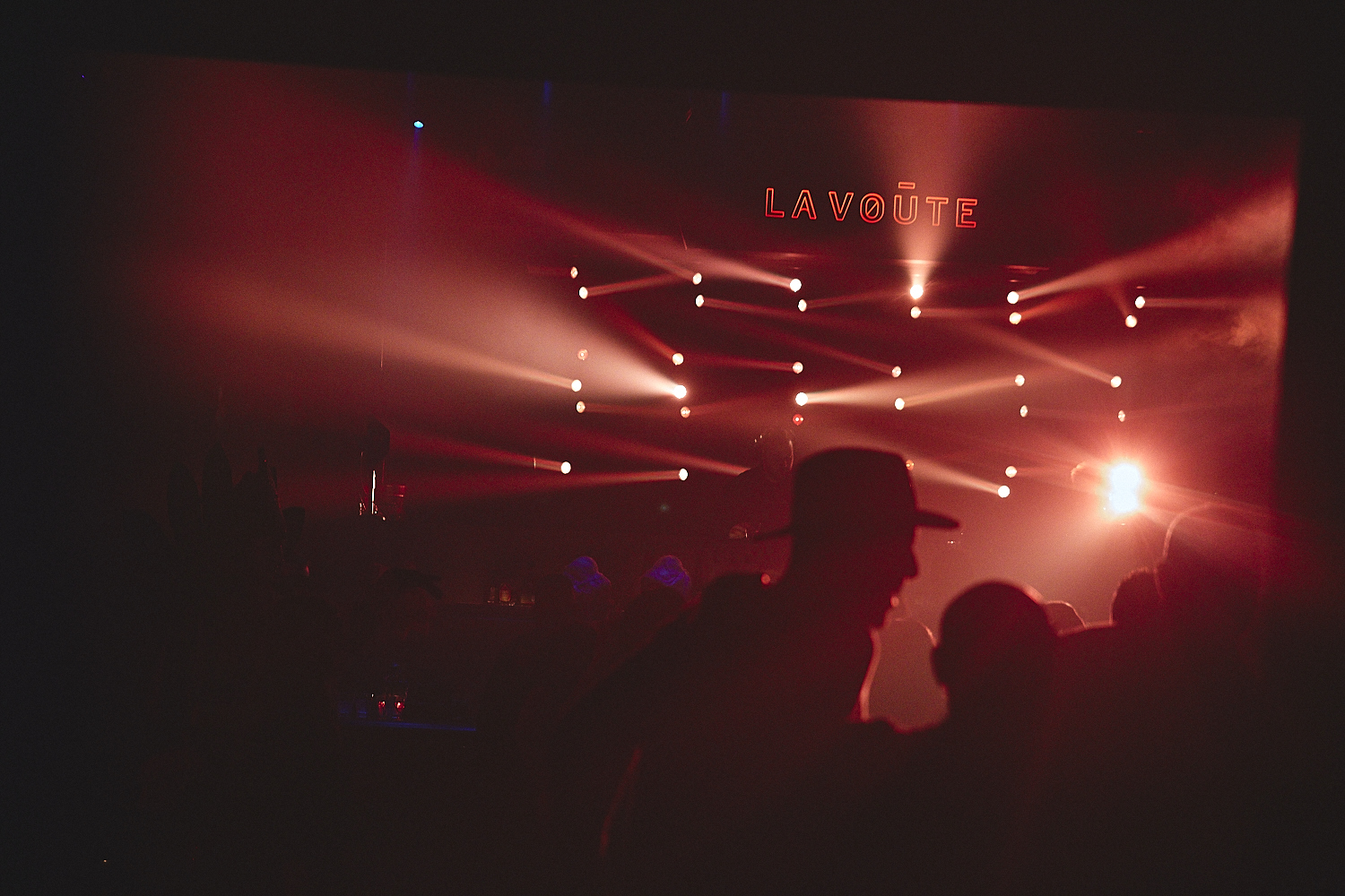 La Voûte célèbre le Mardi Gras avec une soirée carnavalesque des plus sexy (PHOTOS)