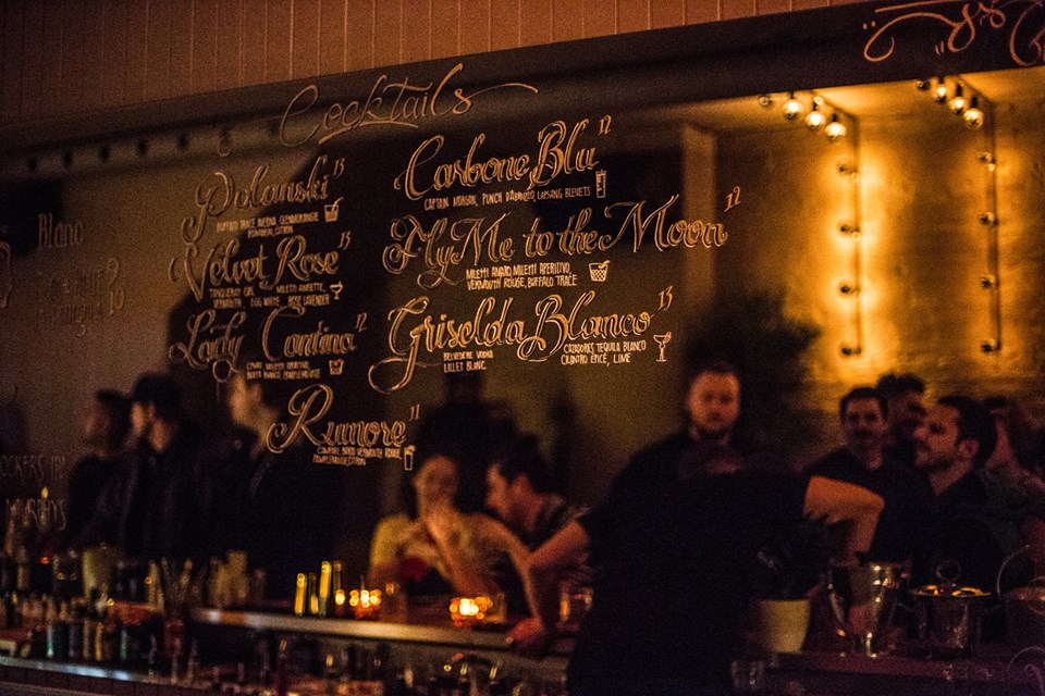 Un tout nouveau bar très cool vient d'ouvrir sur la Main