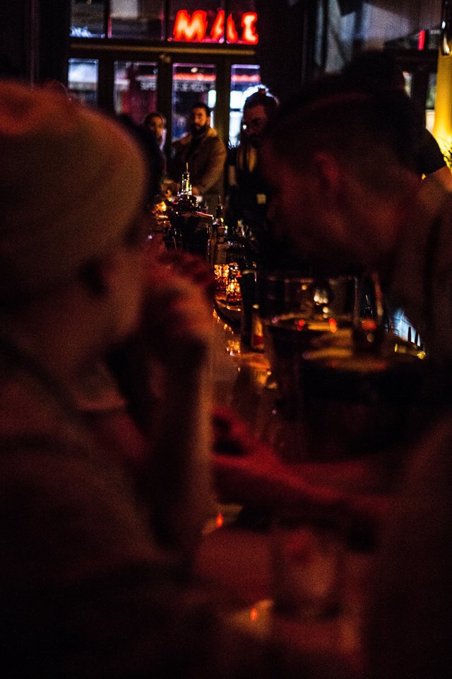 Un tout nouveau bar très cool vient d'ouvrir sur la Main