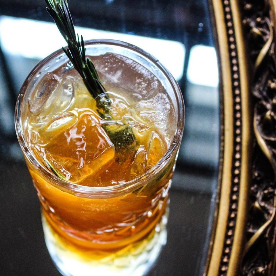Un tout nouveau bar très cool vient d'ouvrir sur la Main