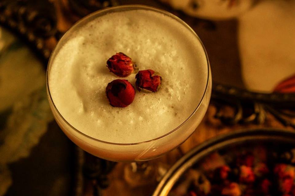 Un tout nouveau bar très cool vient d'ouvrir sur la Main