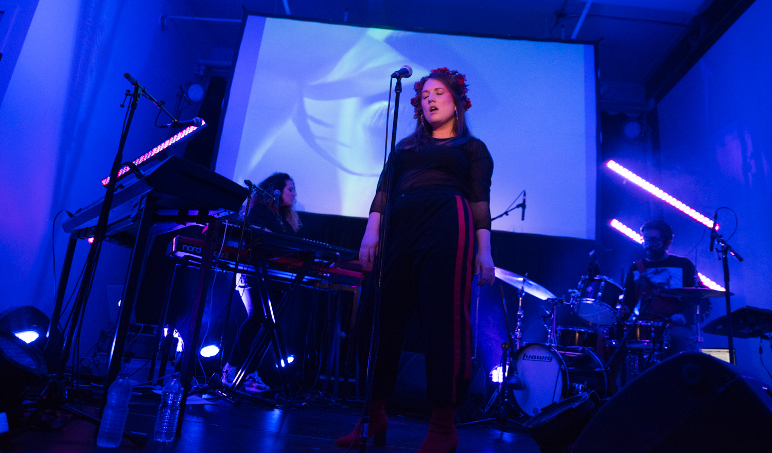 Fanny Bloom lance son nouvel album Liqueur dans un Artgang Plaza plein à craquer (PHOTOS)