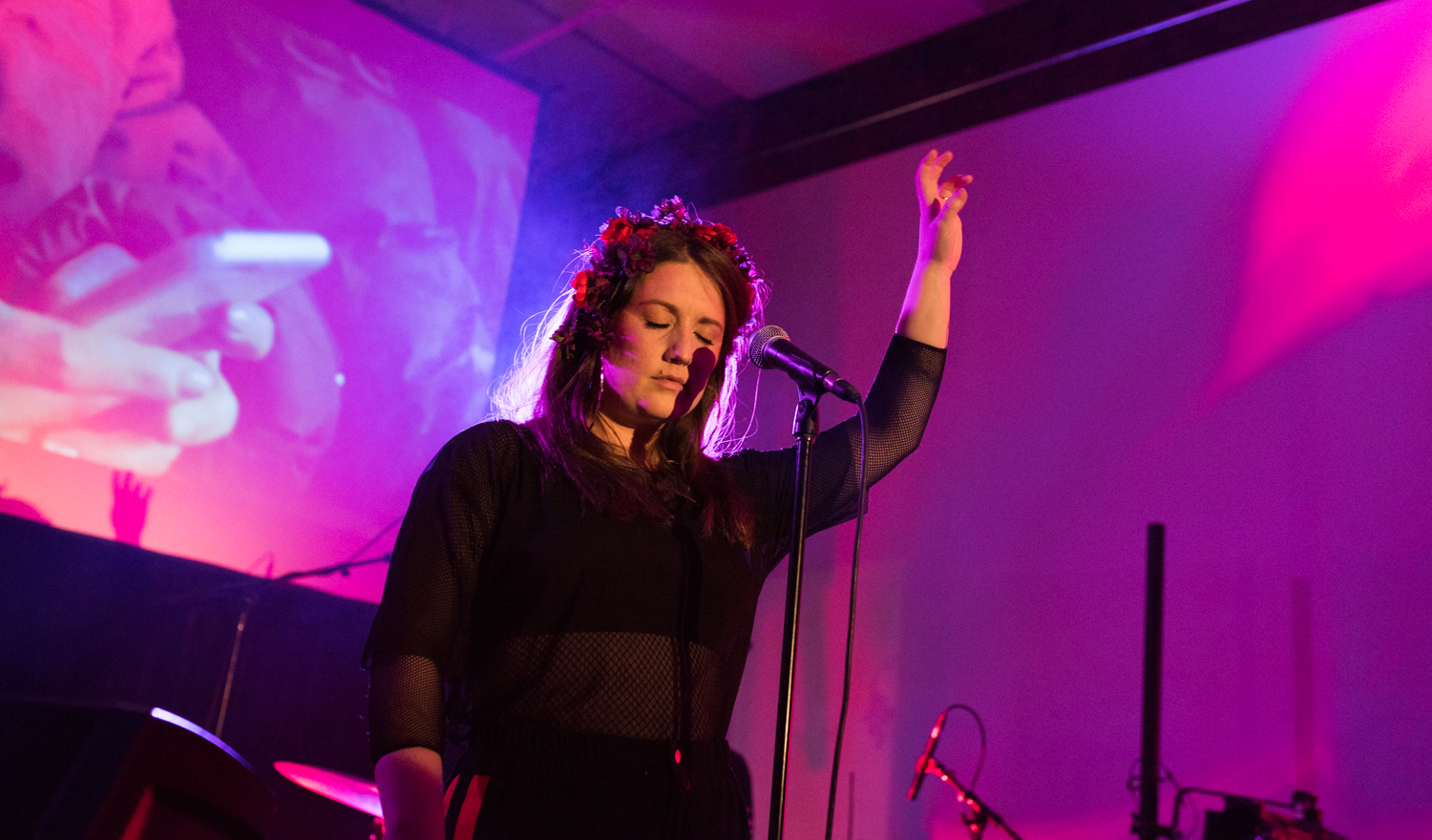 Fanny Bloom lance son nouvel album Liqueur dans un Artgang Plaza plein à craquer (PHOTOS)