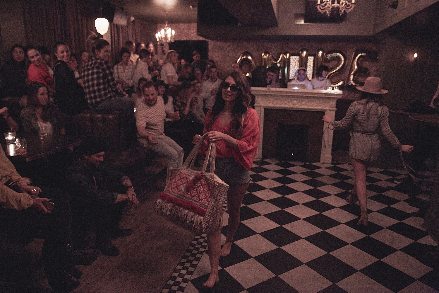 Soirée parisienne au Mayfair pour le défilé estival de Amuse Society (PHOTOS)