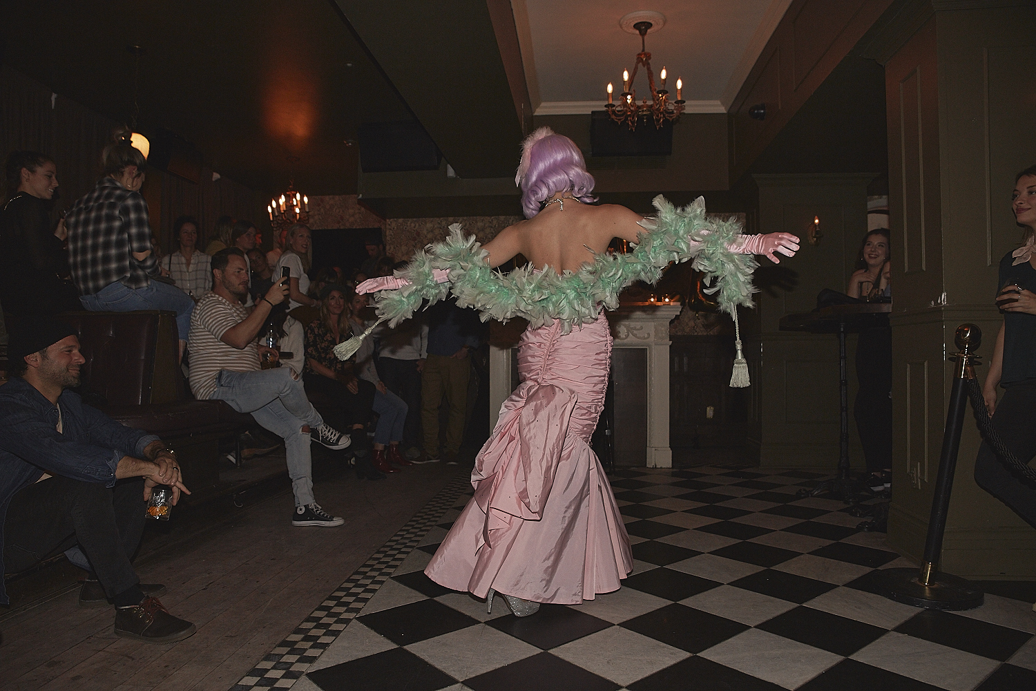 Soirée parisienne au Mayfair pour le défilé estival de Amuse Society (PHOTOS)