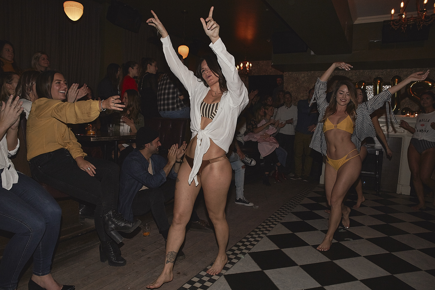 Soirée parisienne au Mayfair pour le défilé estival de Amuse Society (PHOTOS)