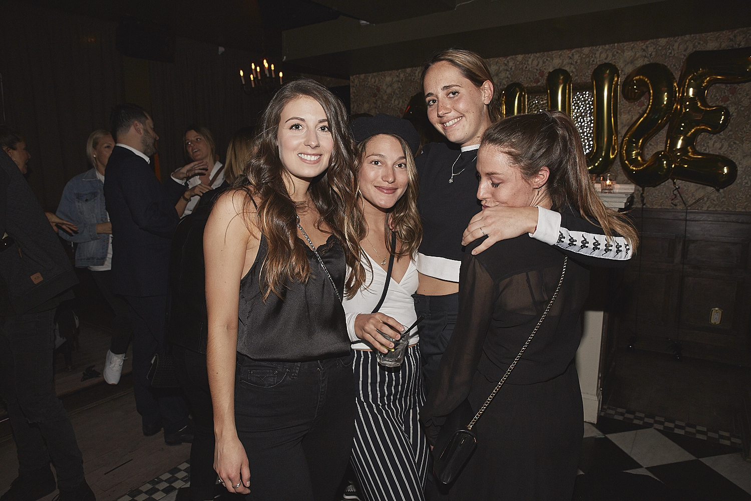 Soirée parisienne au Mayfair pour le défilé estival de Amuse Society (PHOTOS)