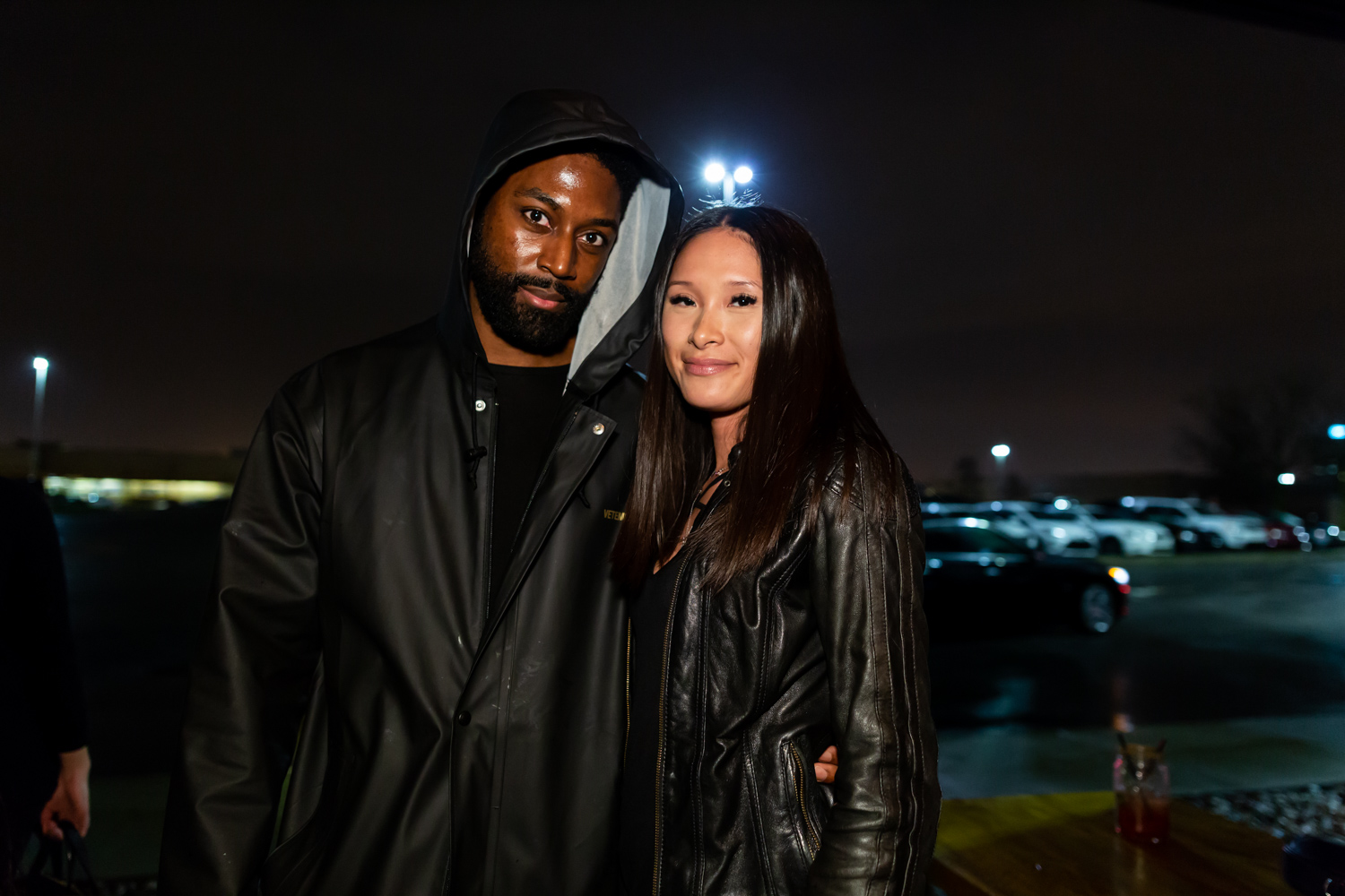 Immenses cocktails et bar à fruits de mer pour l'ouverture du Mile Public House à Laval (PHOTOS)