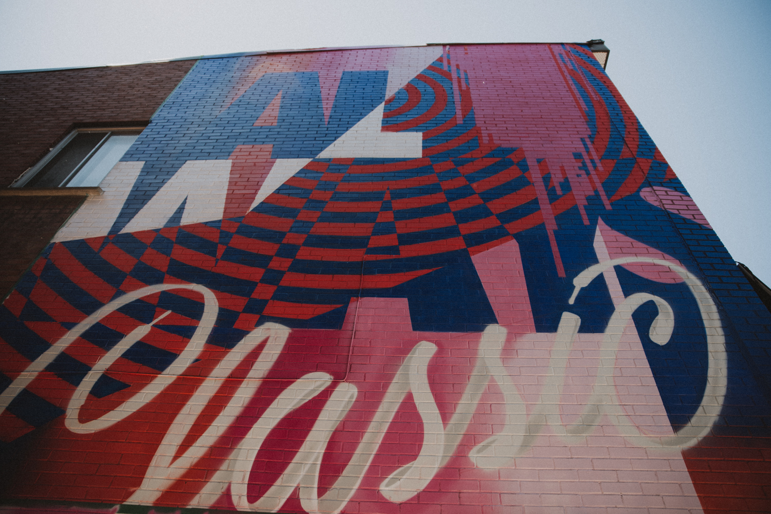 Marc Sirus a conçu une magnifique murale sur St-Laurent en partenariat avec Reebok