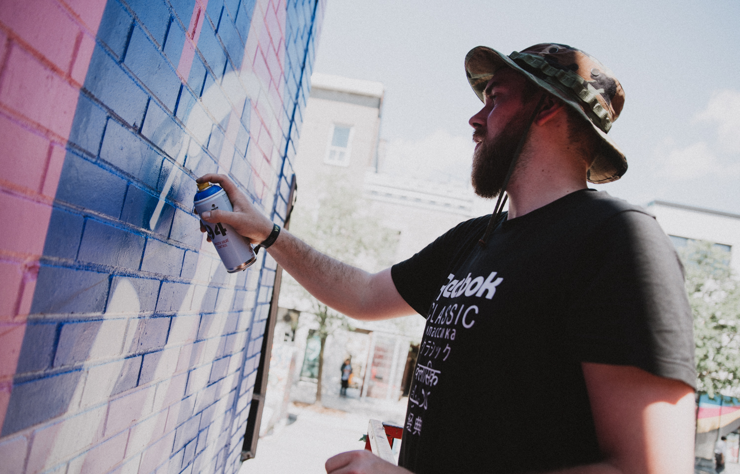 Marc Sirus a conçu une magnifique murale sur St-Laurent en partenariat avec Reebok
