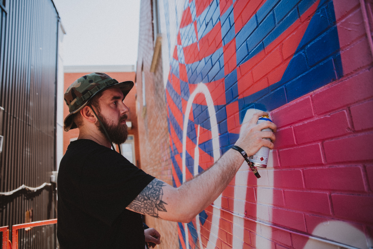 Marc Sirus a conçu une magnifique murale sur St-Laurent en partenariat avec Reebok