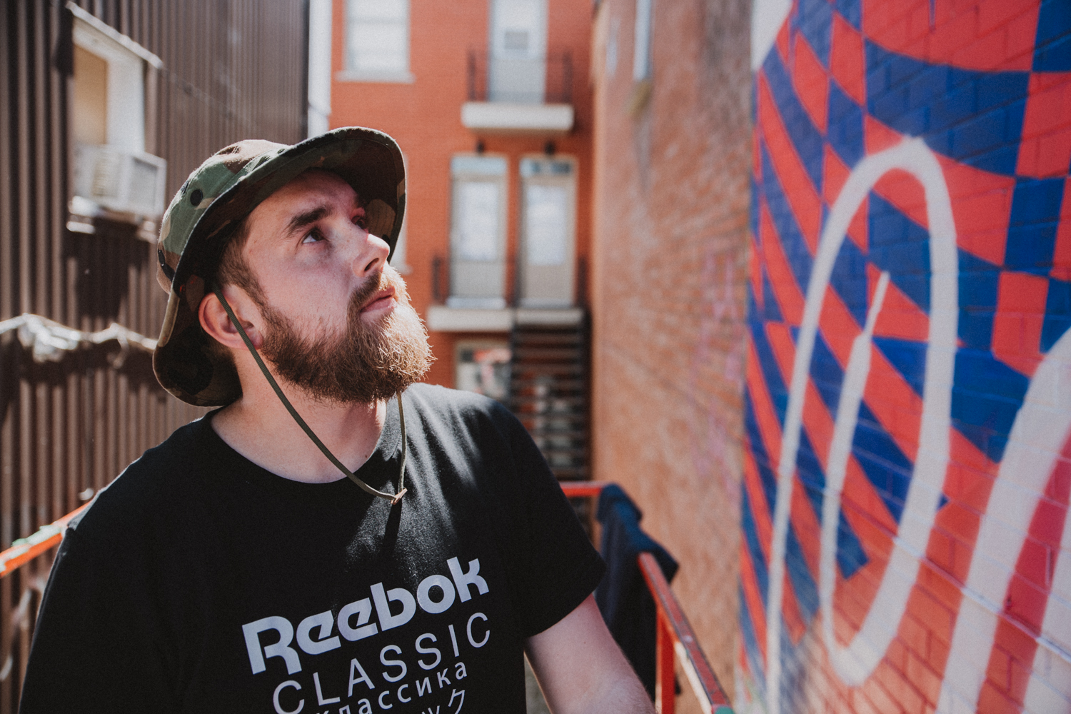 Marc Sirus a conçu une magnifique murale sur St-Laurent en partenariat avec Reebok